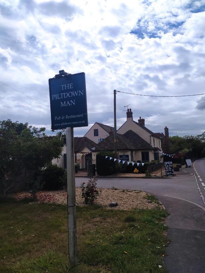 Garden Flat At The Infamous Piltdown Man Pub Apartment Fletching ภายนอก รูปภาพ