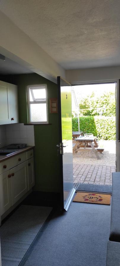 Garden Flat At The Infamous Piltdown Man Pub Apartment Fletching ภายนอก รูปภาพ